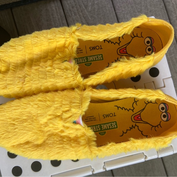 Special Limited Edition Tom’s x Sesame Street Big Bird Size 8 Shoes - Picture 6 of 10